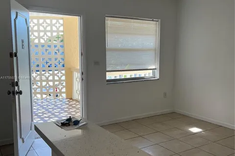 1860 Venice Park Dr # 211, North Miami FL 33181