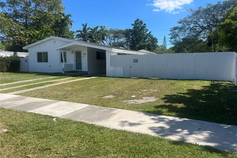 9910 Nicaragua Dr, Cutler Bay FL 33189