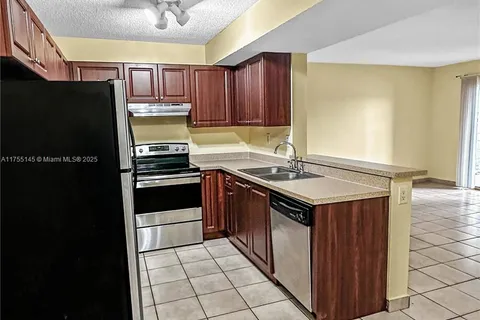 250 W Palm Cir W # 103, Pembroke Pines FL 33025