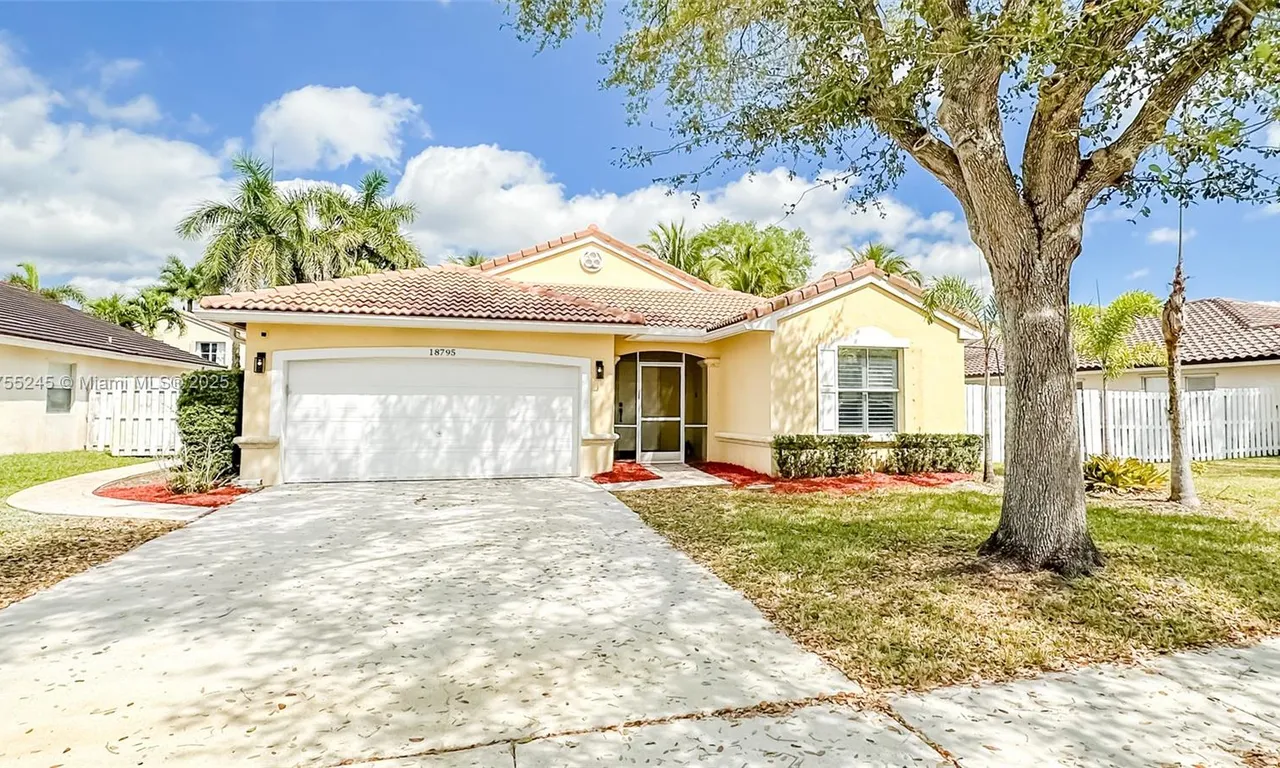 18795 NW 24th Ct, Pembroke Pines FL 33029