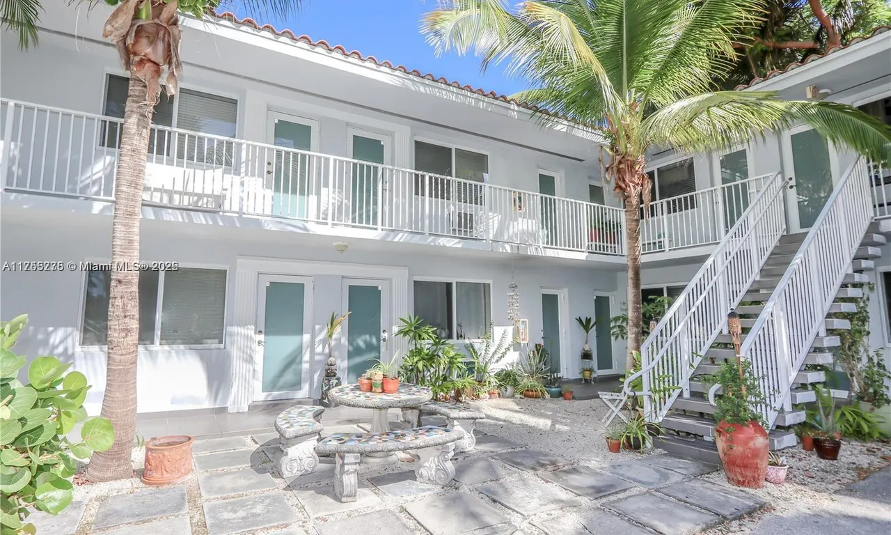 61 Edgewater Dr # 7, Coral Gables FL 33133