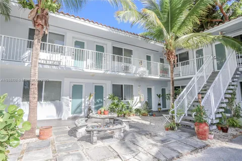 61 Edgewater Dr # 7, Coral Gables FL 33133