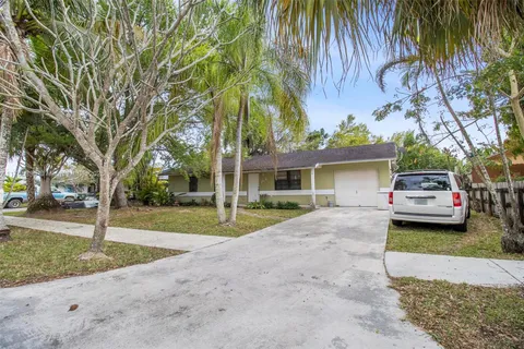 364 NW 17th Ct, Homestead FL 33030