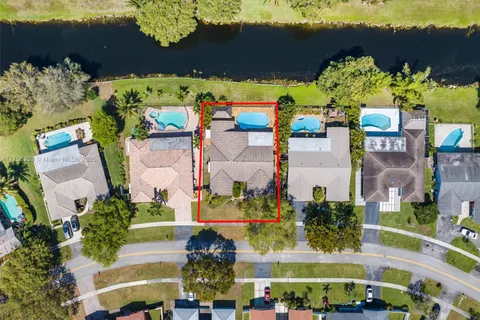 847 W Plantation Cir, Plantation FL 33324