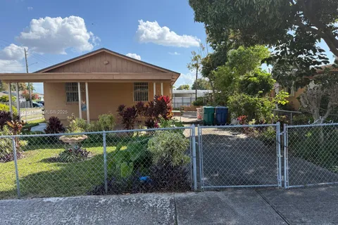 4380 NW 168th Ter, Miami Gardens FL 33055