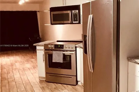 2225 NE 123rd St # 105, North Miami FL 33181