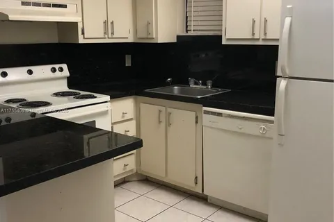 8290 Lake Dr # 349, Doral FL 33166