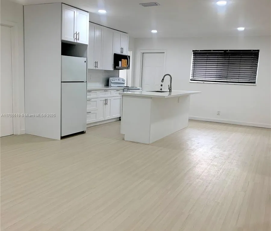 512 SW 2nd Ave # 2, Hallandale Beach FL 33009