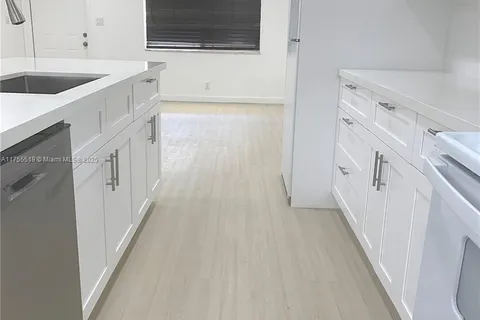 512 SW 2nd Ave # 2, Hallandale Beach FL 33009