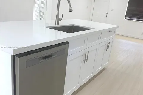 512 SW 2nd Ave # 2, Hallandale Beach FL 33009