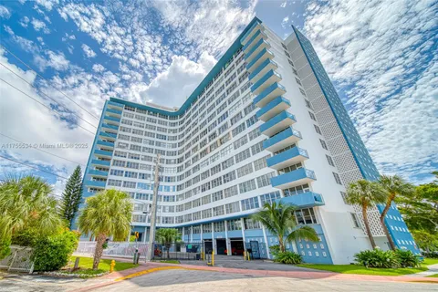 7441 Wayne Ave # 2L, Miami Beach FL 33141