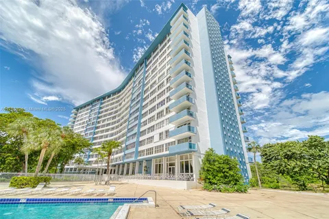 7441 Wayne Ave # 2L, Miami Beach FL 33141