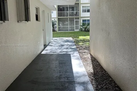 4215 N University Dr # 109, Sunrise FL 33351