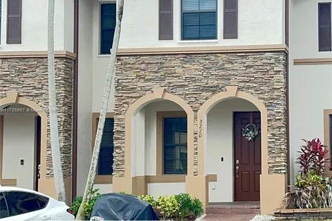 3210 SE 6th St, Homestead FL 33033