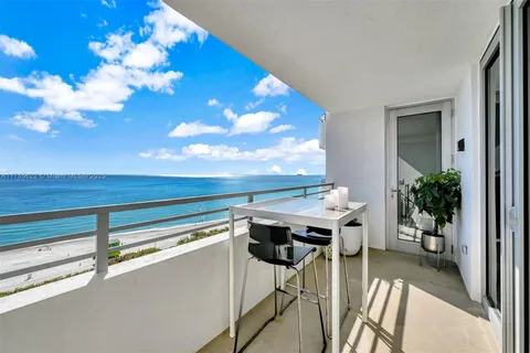 5555 Collins Ave # 10M, Miami Beach FL 33140