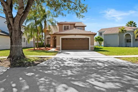 934 SW 176th Ter, Pembroke Pines FL 33029