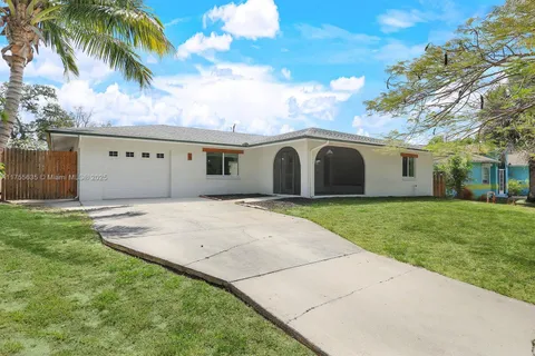 79 Constitution Dr, Naples FL 34112