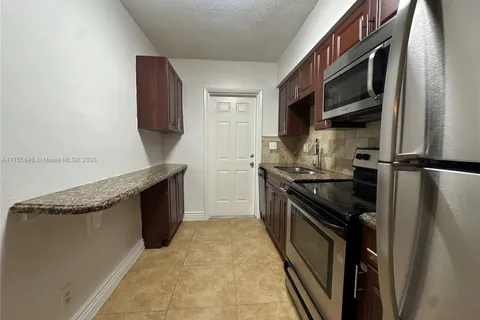 110 NE 19th Ave # 8, Deerfield Beach FL 33441