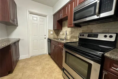110 NE 19th Ave # 8, Deerfield Beach FL 33441