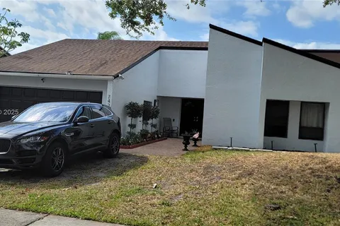 7420 NW 35th Ct, Lauderhill FL 33319