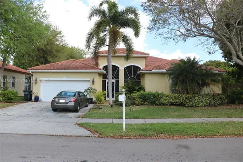 2905 Fairways Dr, Homestead FL 33035