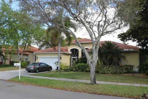 2905 Fairways Dr, Homestead FL 33035