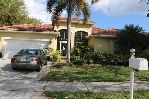 2905 Fairways Dr, Homestead FL 33035