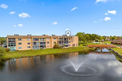 9201 Sunrise Lakes Blvd # 306, Sunrise FL 33322