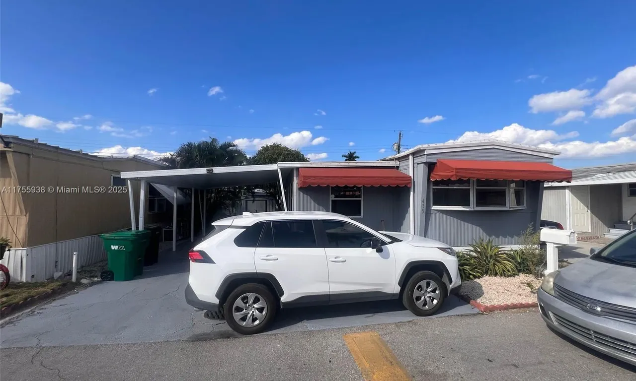 8181 NW South River Dr, Medley FL 33166