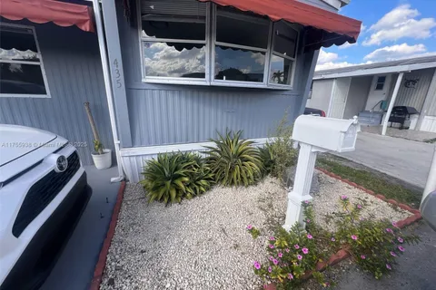 8181 NW South River Dr, Medley FL 33166