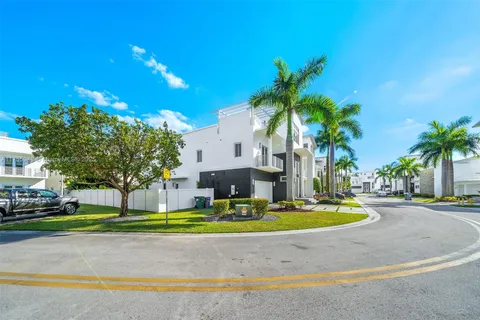 3453 NW 84th Ct, Doral FL 33122