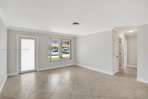 2927 NW 46th St, Tamarac FL 33309