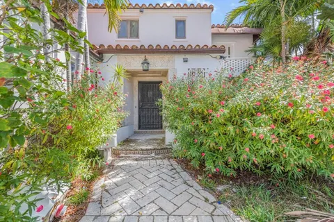5661 Pine Tree Dr, Miami Beach FL 33140