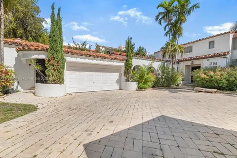 5661 Pine Tree Dr, Miami Beach FL 33140