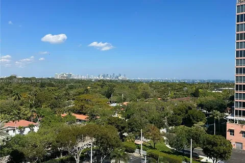 90 Edgewater Dr # 910, Coral Gables FL 33133