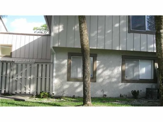 5628 NW 21st St # B, Lauderhill FL 33313