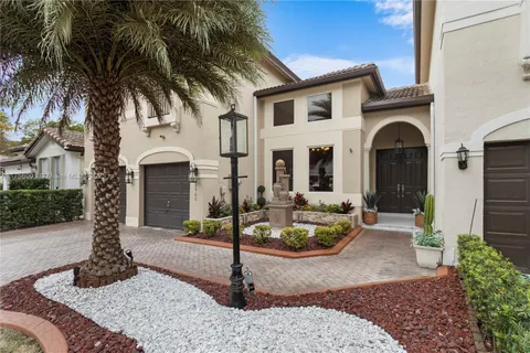 10960 NW 48th Ter, Doral FL 33178