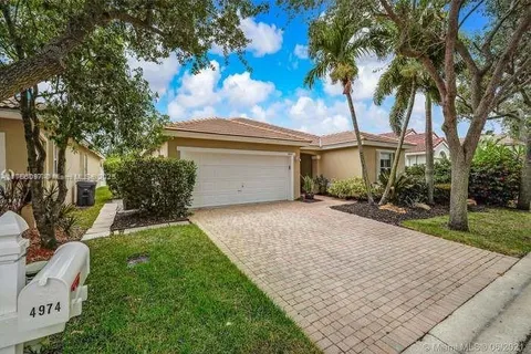 4974 SW 34th Ter, Hollywood FL 33312