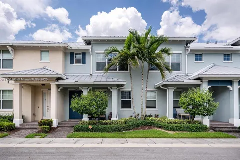 3944 Poinciana Ln, Hollywood FL 33021