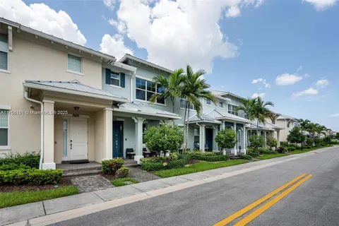 3944 Poinciana Ln, Hollywood FL 33021