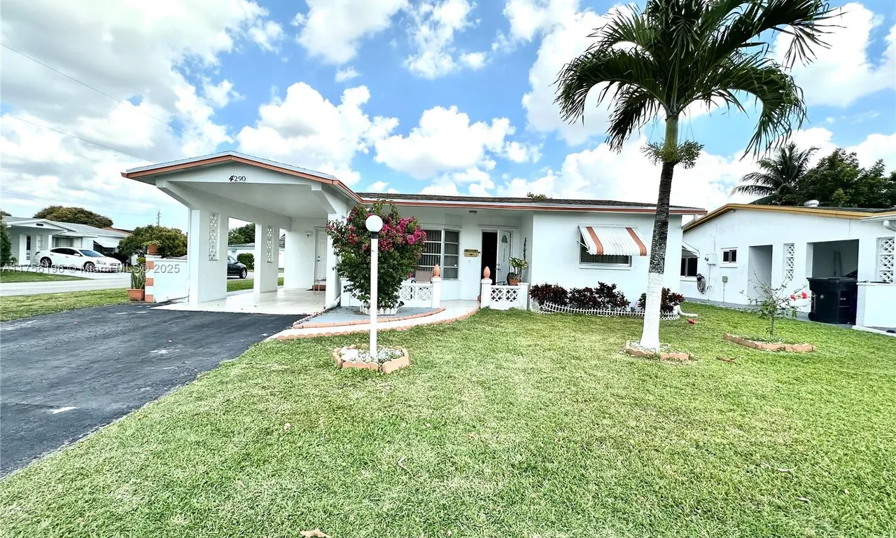 4290 NW 49th Ter, Lauderdale Lakes FL 33319