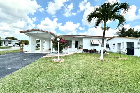 4290 NW 49th Ter, Lauderdale Lakes FL 33319