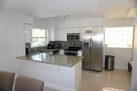 1057 SE 6th Ave, Dania Beach FL 33004