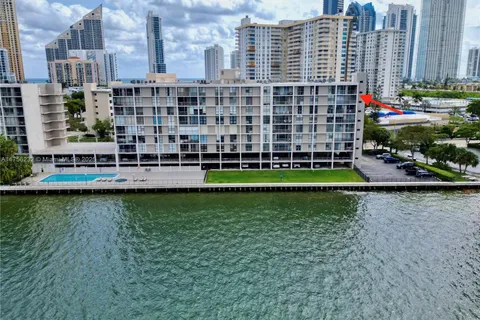 17500 N Bay Rd # S907, Sunny Isles Beach FL 33160