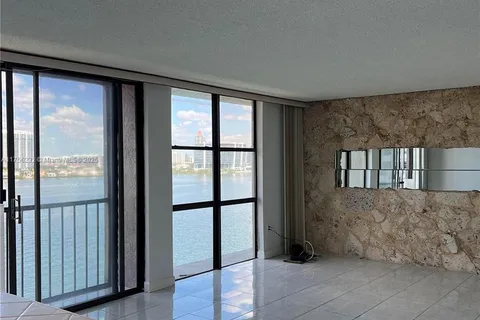 17500 N Bay Rd # S907, Sunny Isles Beach FL 33160