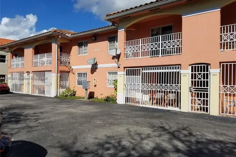 601 E 1st Ave # 202, Hialeah FL 33010