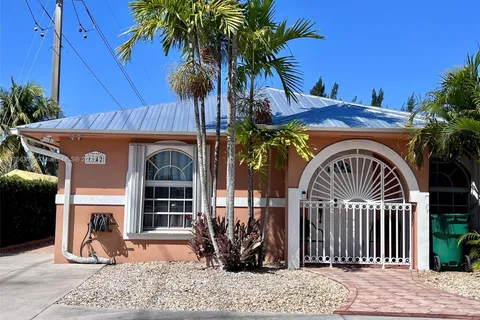 1140 SW 76th Ct, Miami FL 33144