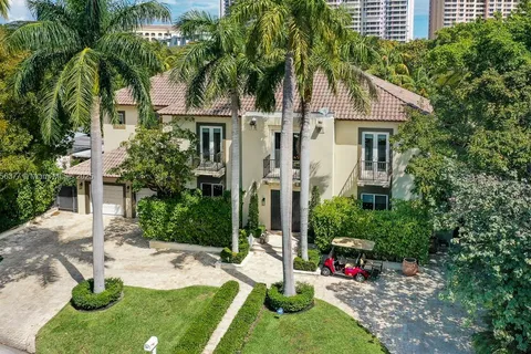 31 Island Dr, Key Biscayne FL 33149