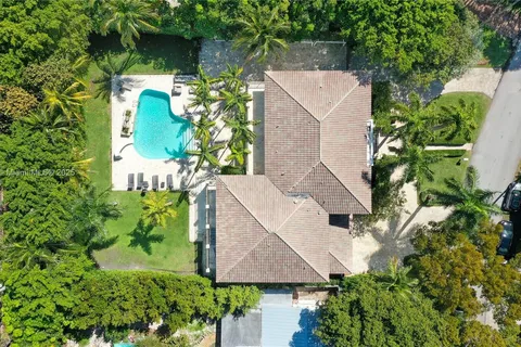 31 Island Dr, Key Biscayne FL 33149