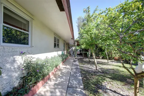 5833 Taylor St # 2, Hollywood FL 33021